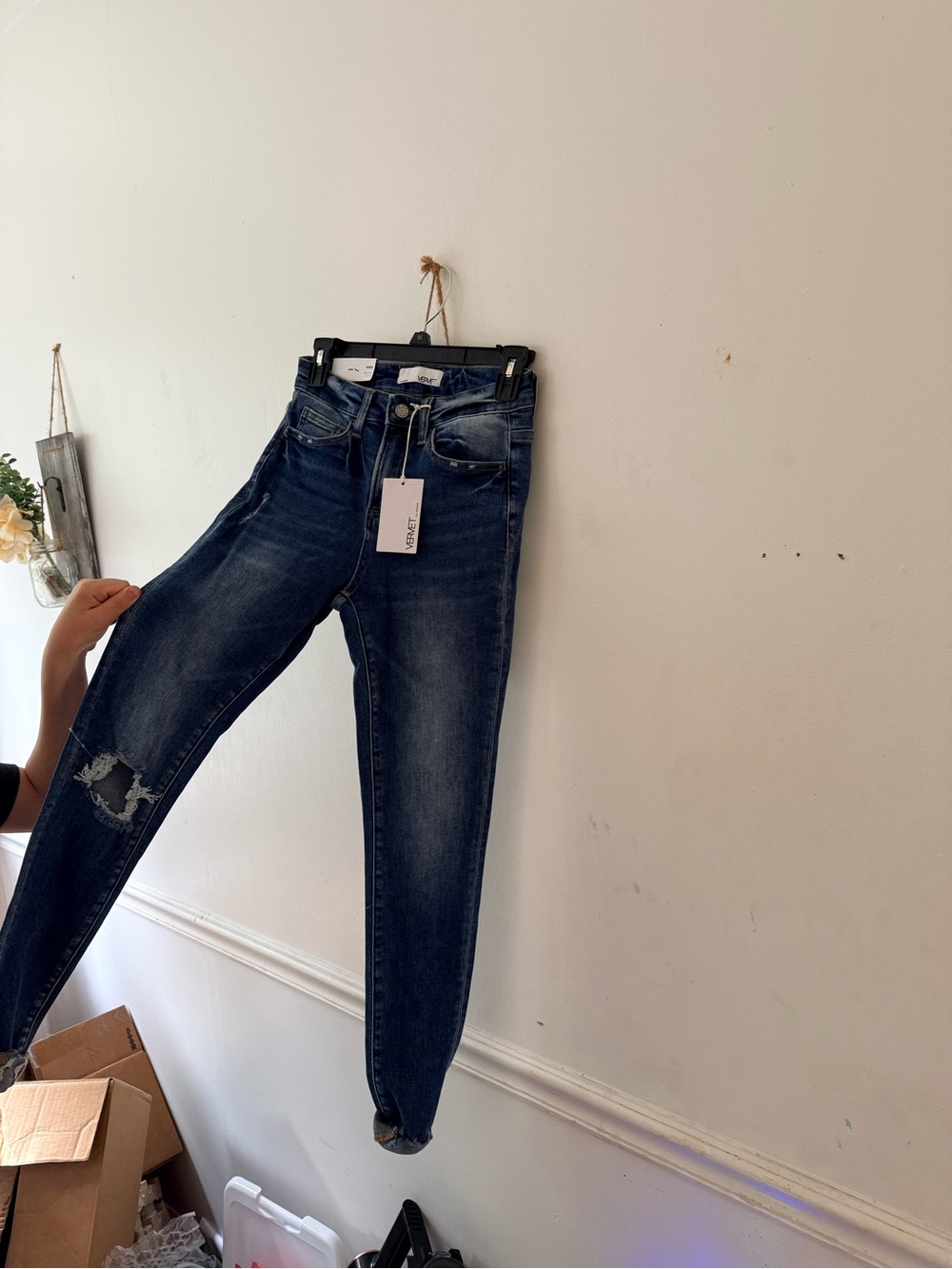 NWT Vervet Women's Distressed Skinny Jeans